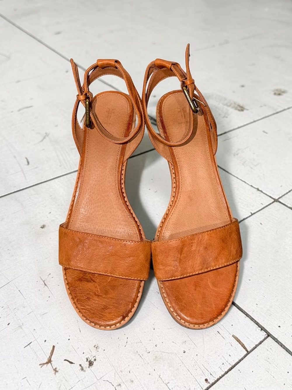 Frye Cindy Tan Leather Block Heel Ankle Strap Sandals Size 9.5 - Picture 2 of 7